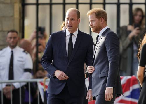 “Toglierà i titoli a Harry”. I piani di William per l'ascesa al trono 
