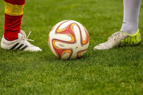 Inghilterra, atlete trans bandite dal calcio femminile