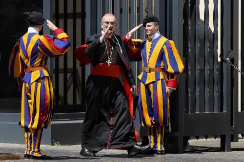 Niente conclave per il cardinale "ringiovanito". Uno resta fuori per soli due giorni