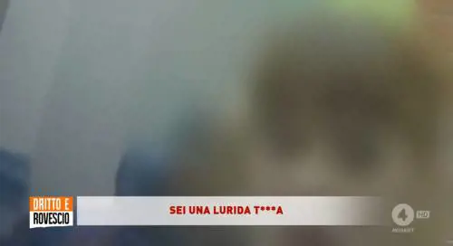 "Vai via lurida tr...". Antagonisti e migranti aggrediscono giornalista nel palazzo occupato