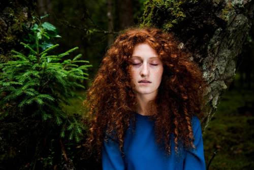 Scrub del cuoio capelluto, perché stimola la crescita sana dei capelli 