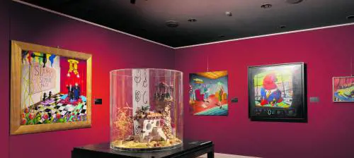 Inseguendo l'"alfabeto" esistenziale di Serafini nel labirinto della Masone, tra uova e scheletri