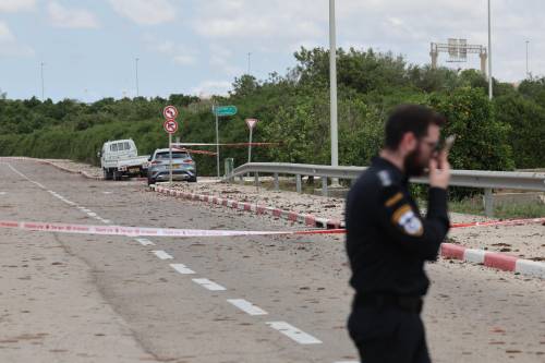 Missile degli Houthi contro l'aeroporto di Tel Aviv, fallisce lo scudo di difesa