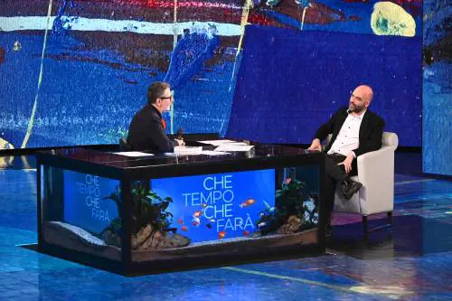 "Essere un simbolo ha un prezzo da pagare". E Saviano fa la vittima da Fazio