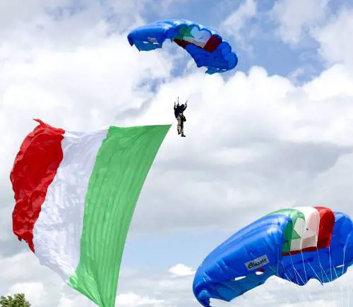 Dai 5s alla sinistra radical il silenzio dei "no riarmo"