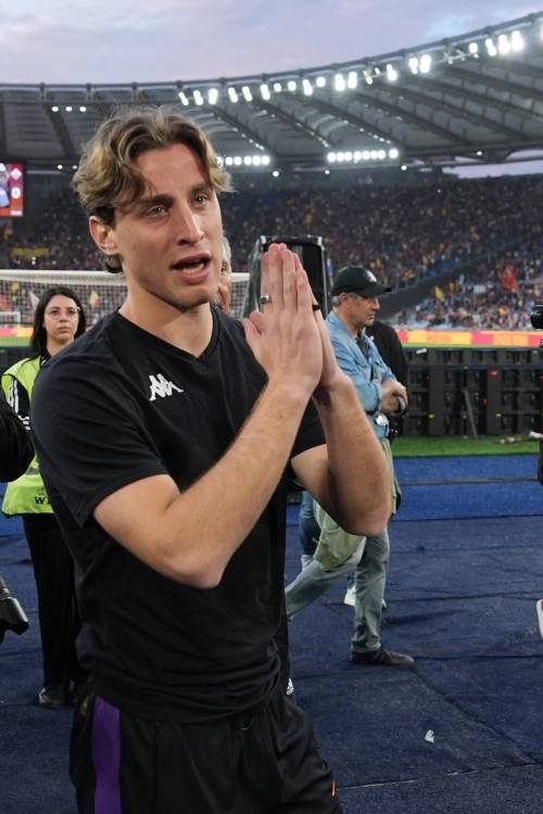 La Roma da Champions abbraccia Bove
