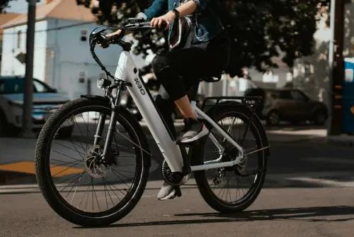 Truffa della bici elettrica sui social, a cosa non rispondere mai