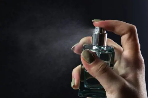 Profumi primaverili, le fragranze più amate dalle over 50 