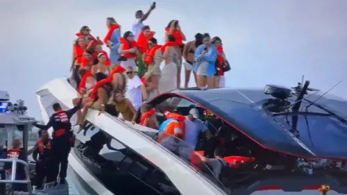 Le naufraghe influencer e i selfie mentre il loro yacht si inabissa  