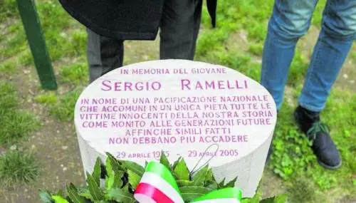 Feci sul monumento di Ramelli e Pedenovi. Meloni: "Gesto ignobile"