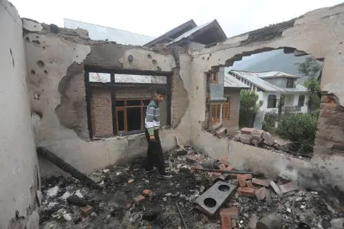 Attacchi con droni e missili: non si ferma l'escalation tra India e Pakistan