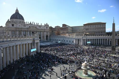 Conclave, cardinali al terzo voto: c'è la fumata bianca