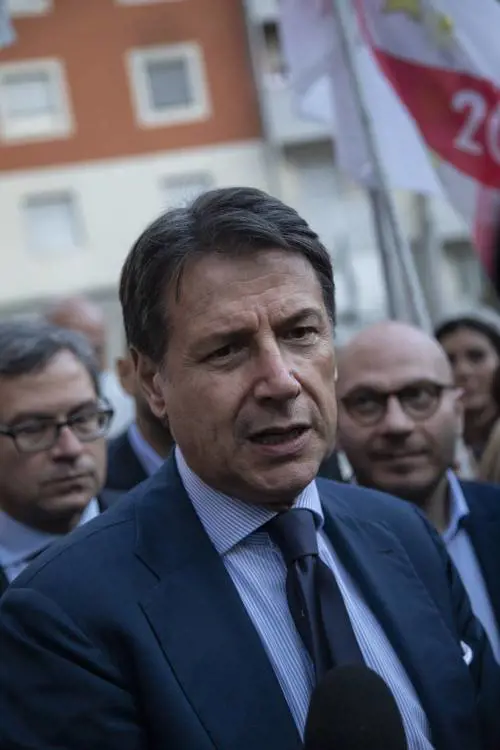 L'opposizione attacca e va in cortocircuito