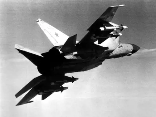 Foxbat, il caccia che spaventava l’America: la vera storia del pilota sovietico che "salvò" la Cia