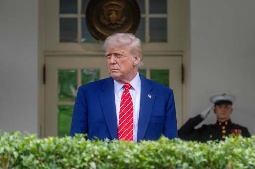 "Vuole tenere tariffe al 10% per tutti". Il piano di Trump per la guerra dei dazi