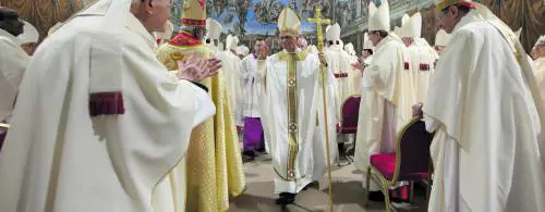 La prima firma da Papa. Il 18 maggio la Messa con i potenti del mondo