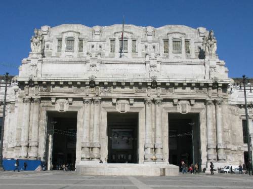 https://img.ilgcdn.com/sites/default/files/styles/md/public/foto/2025/05/10/1746866843-stazione-centrale.jpg?_=1746866843