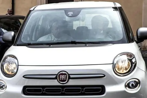Niente più 500L, Leone XIV pensiona l'auto di Bergoglio: quale potrebbe scegliere