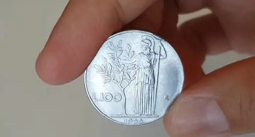 Se hai una di queste tre monete da 100 lire puoi guadagnare più di 1000 euro
