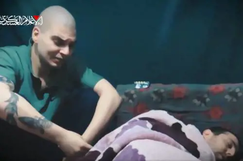 Nuovo video dell'orrore, lo sfregio di Hamas sugli ostaggi: "Persa ogni speranza"