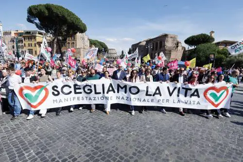  Piazza per la Vita a Roma: Allarme di Fontana: “Serve una svolta contro il declino demografico”