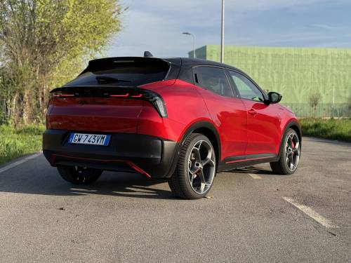 Alfa Romeo Junior Veloce: il video in pillore del crossover sportivo da 280 CV