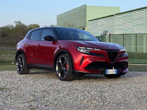 Alfa Romeo Junior Veloce: la gallery del crossover sportivo elettrico da 280 CV