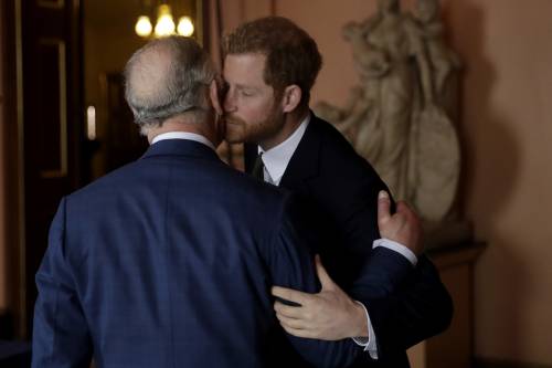 Il principe Harry e la vendetta di un figlio sul padre per cercare attenzioni