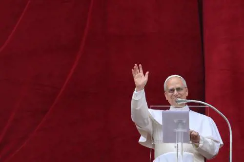 Se Leone frena l'ossessione mediatica per il Vaticano
