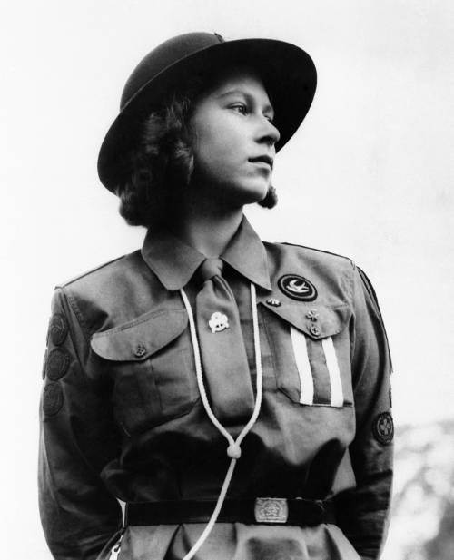 La notte in cui Elisabetta ballò la conga. Carlo III ricorda sua madre al VE Day