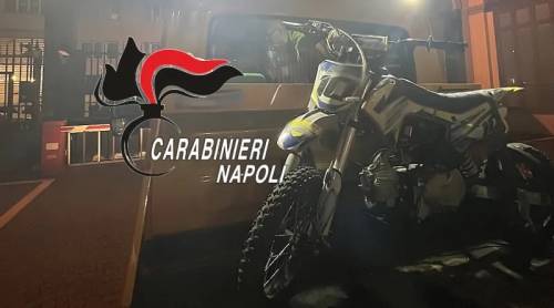 https://img.ilgcdn.com/sites/default/files/styles/md/public/foto/2025/05/13/1747131206-napoli-carabinieri-minimoto.jpeg?_=1747131206