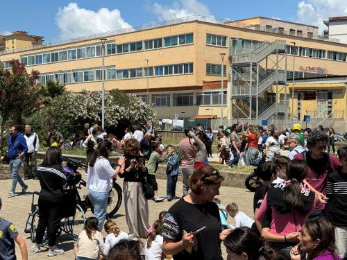 Napoli trema ancora. Panico nelle strade: "Vogliamo le tende" (ma non ci saranno)