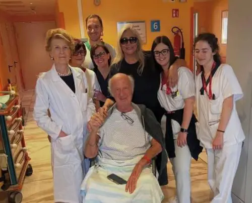 Nicola Carraro, la foto in ospedale con Mara Venier. Cosa è successo