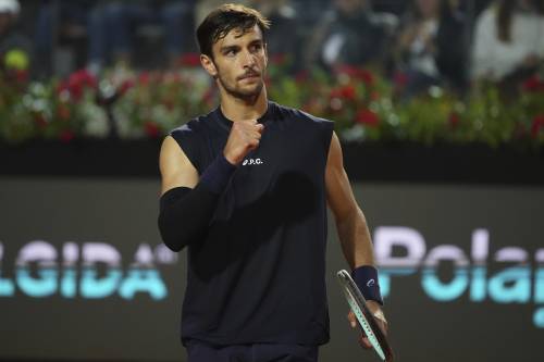 https://img.ilgcdn.com/sites/default/files/styles/md/public/foto/2025/05/14/1747259076-internazionali-roma-musetti-zverev-5.jpg?_=1747259076
