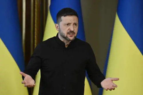 Zelensky in Vaticano: "Colloqui qui"
