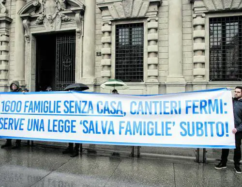 "Edilizia, il Comune farà altri danni". Per comprare casa 500 euro al mq in più