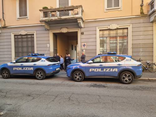 Un'anziana strangolata in casa dal figlio 15enne della ex badante