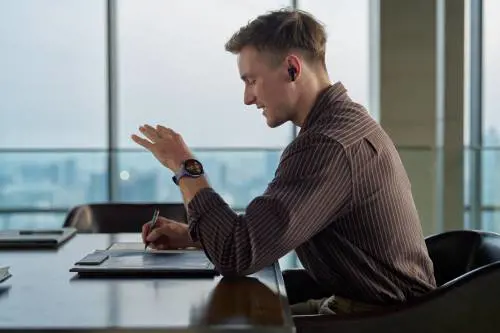 Huawei Watch 5, lo smartwatch di design che fa il check up completo