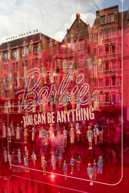 Ai piedi di Barbie