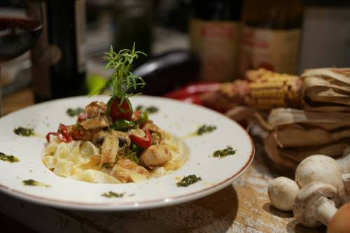 Un terzo della spesa è per mangiare fuori. Ristorazione asso dell’export made in Italy