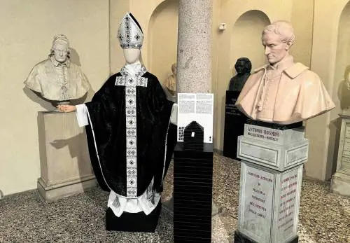 La moda e la pittura dello stilista dei Papi. "Ora vesto Prevost"