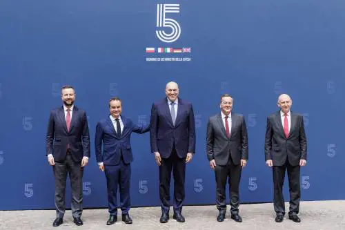 Crosetto riunisce il Gruppo dei Cinque. "L'Europa mai così in pericolo da 80 anni"
