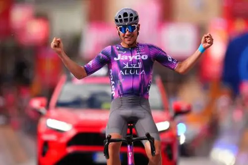 Giro d’Italia, impresa di Ulissi, italiano in maglia rosa dopo 4 anni. Vince Plapp