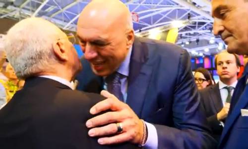 "Sta banda di co**ioni", De Luca e lo scambio di battute con Crosetto "Sta banda di co**ioni", De Luca e lo scambio di battute con Crosetto