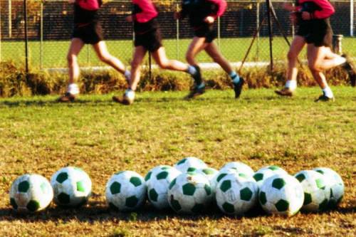 https://img.ilgcdn.com/sites/default/files/styles/md/public/foto/2025/05/17/calcio_adolescenti_1_fg_1-0-3269609840.jpg?_=1747492202