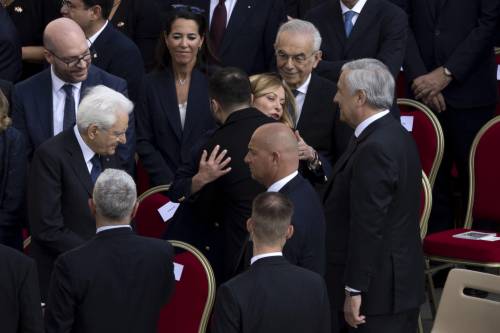 La premier tra Papa, summit e abbracci: "Una giornata perfetta"