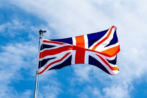Londra, stretta del governo sull'immigrazione: laurea e lingua, ecco cosa servirà per poter lavorare