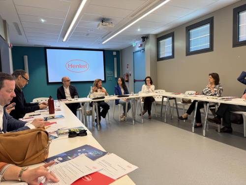 https://img.ilgcdn.com/sites/default/files/styles/md/public/foto/2025/05/19/henkel.jpeg?_=1747665602