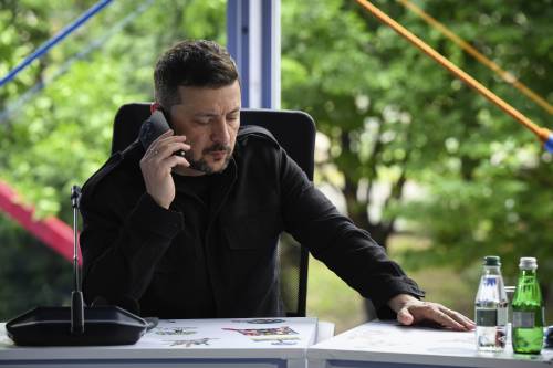Zelensky alla finestra tra speranza e timori