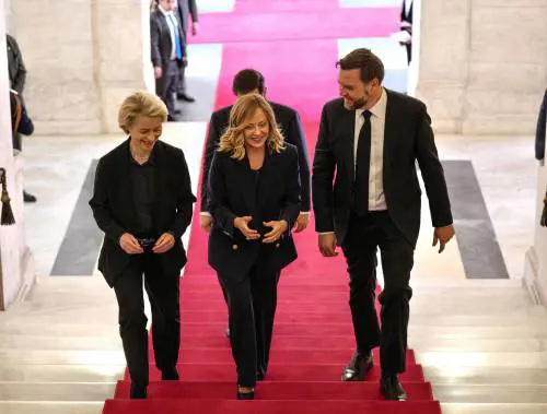 Meloni a Trump e ai leader Ue: l'Italia è pronta a favorire la pace